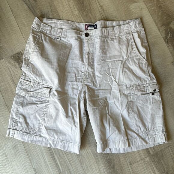 CHAPS Light Colored Cargo Shorts Size 38 - Picture 1 of 3